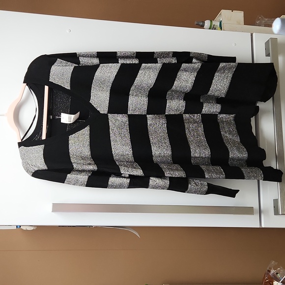NWT Lane Bryant Black and Shimmery Silver Colorblock Sweater - Size 26 / 28 - Picture 1 of 11